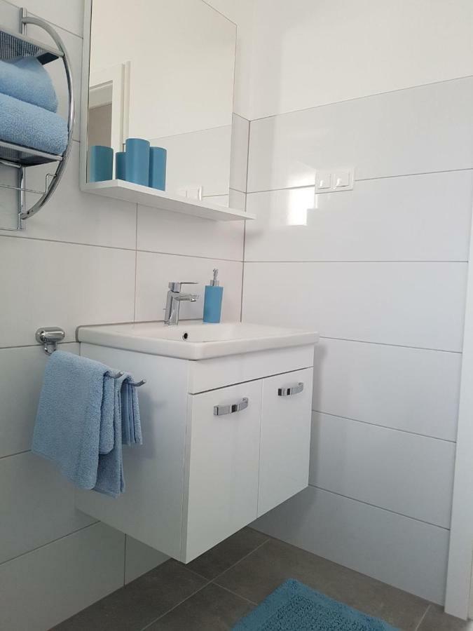 Petra'S Place - Sea View Apartment Слатине Екстериор снимка