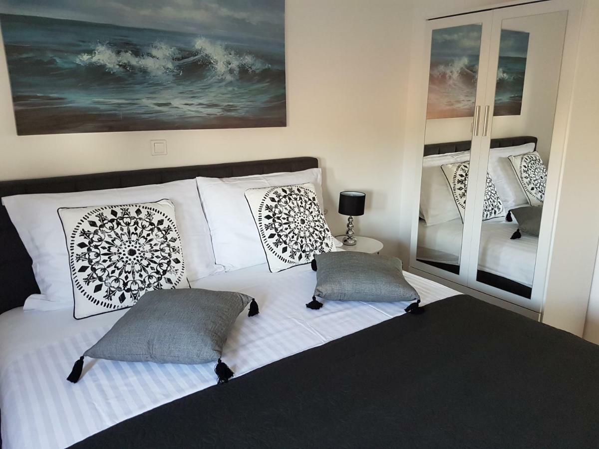 Petra'S Place - Sea View Apartment Слатине Екстериор снимка
