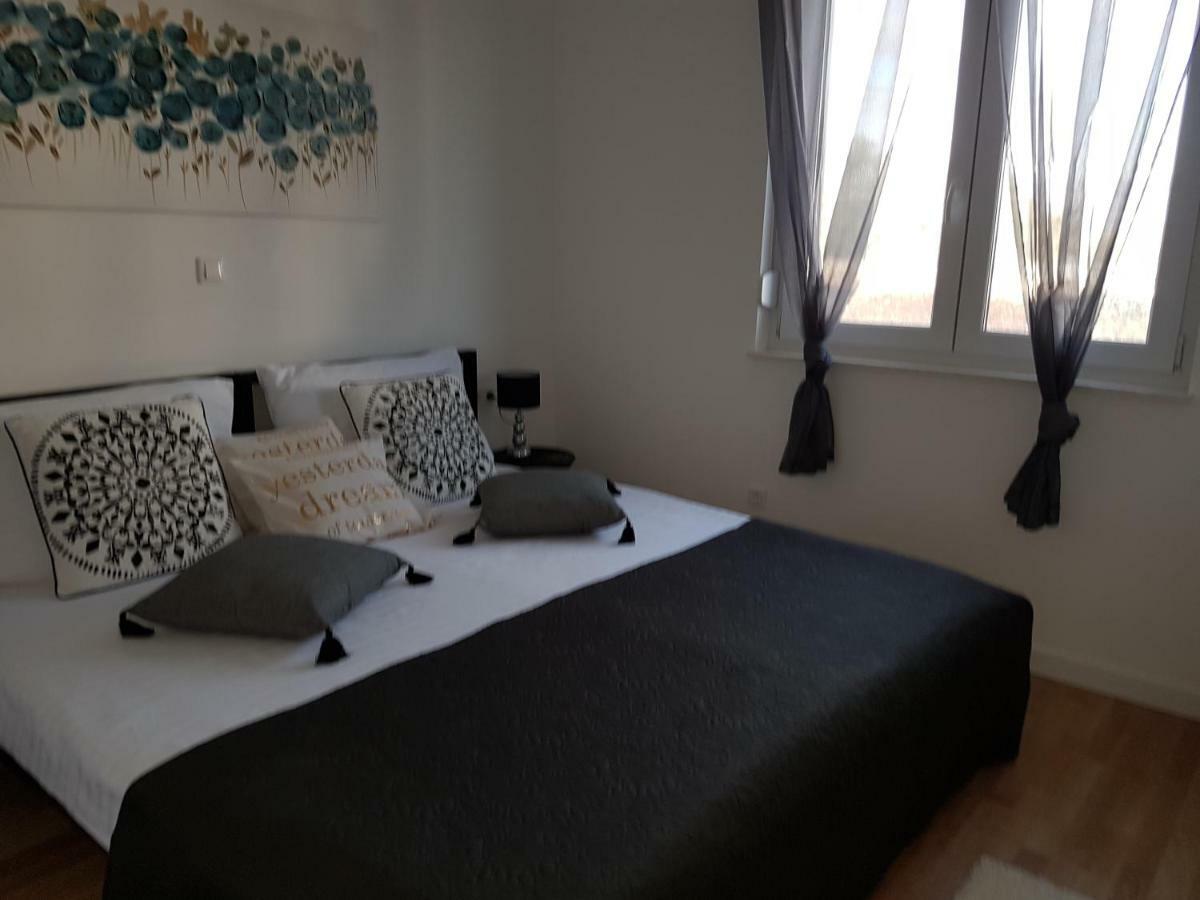 Petra'S Place - Sea View Apartment Слатине Екстериор снимка