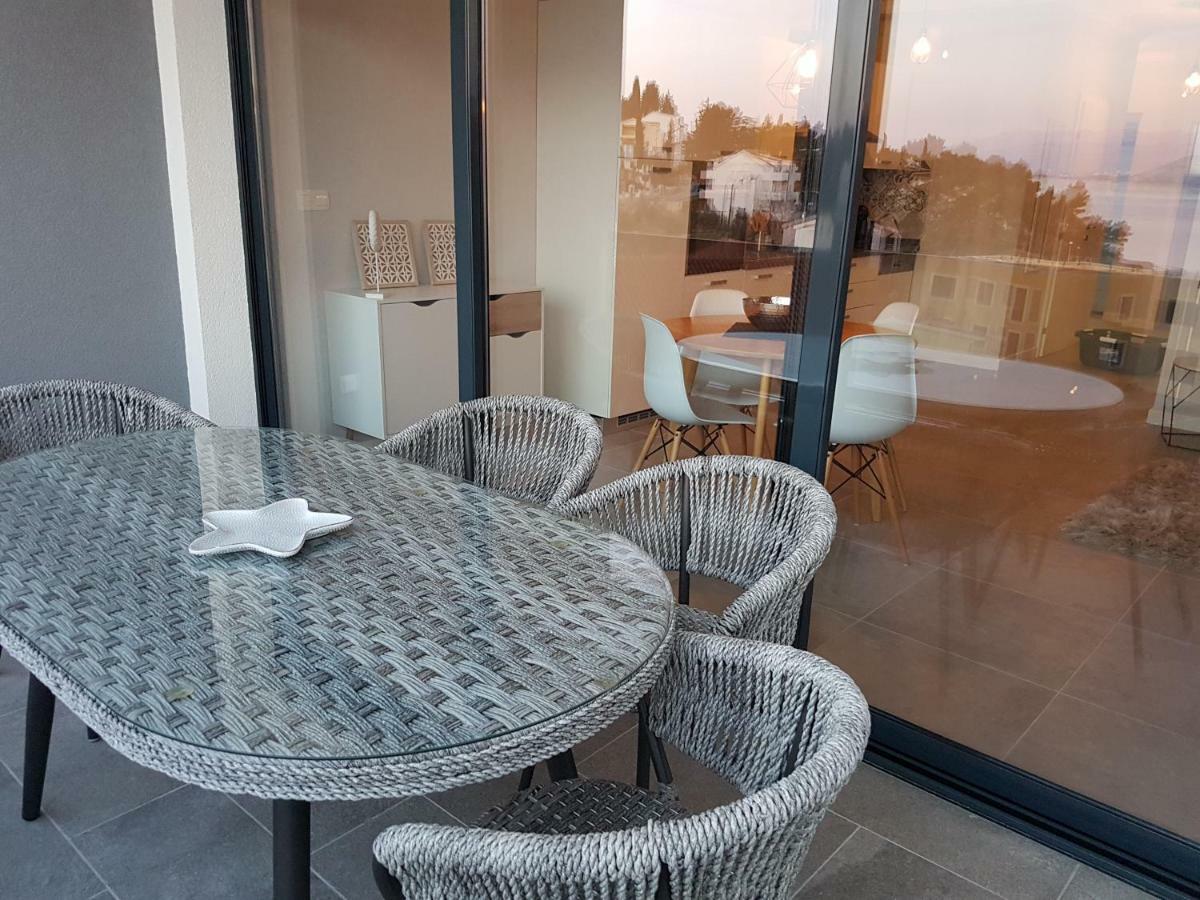 Petra'S Place - Sea View Apartment Слатине Екстериор снимка