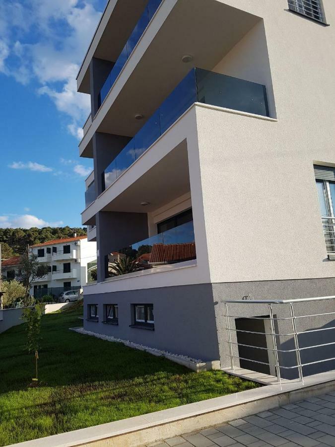 Petra'S Place - Sea View Apartment Слатине Екстериор снимка