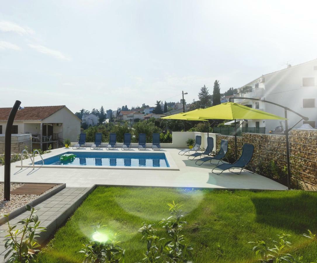 Petra'S Place - Sea View Apartment Слатине Екстериор снимка