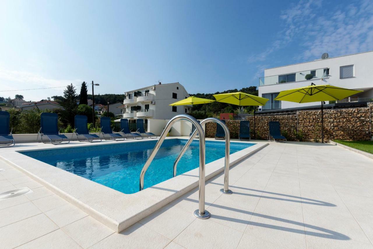Petra'S Place - Sea View Apartment Слатине Екстериор снимка