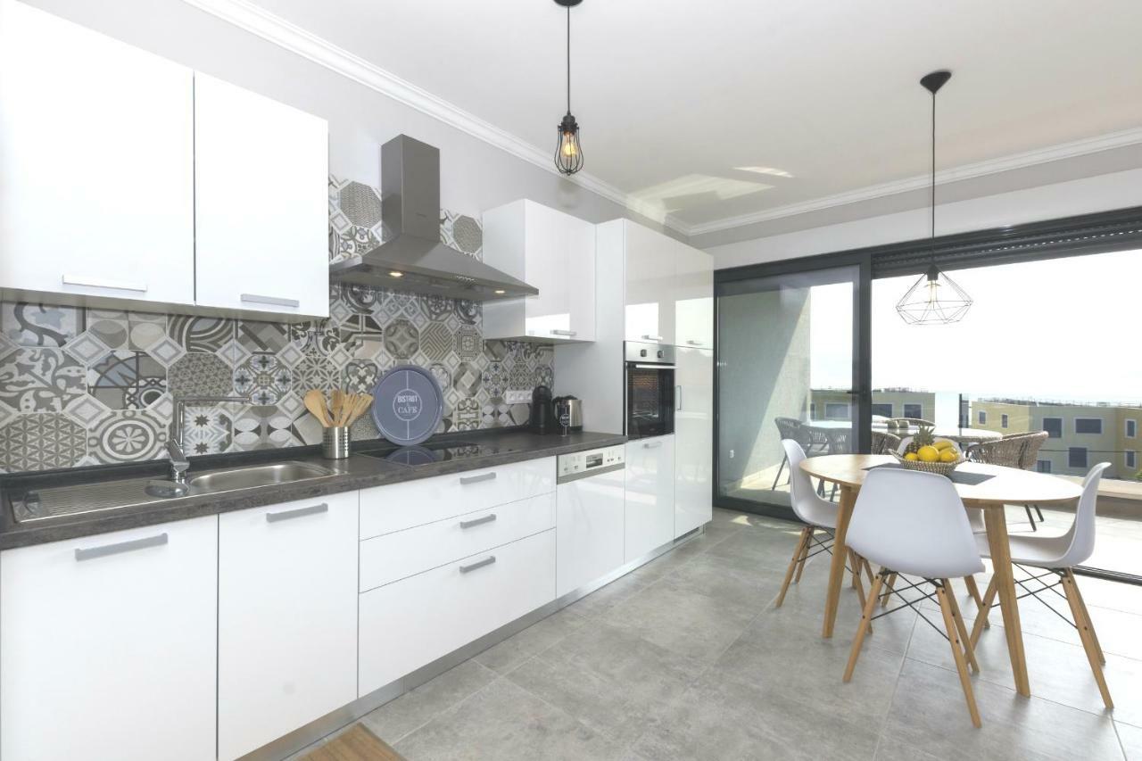 Petra'S Place - Sea View Apartment Слатине Екстериор снимка