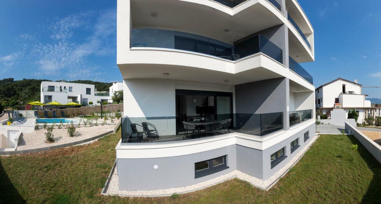 Petra'S Place - Sea View Apartment Слатине Екстериор снимка