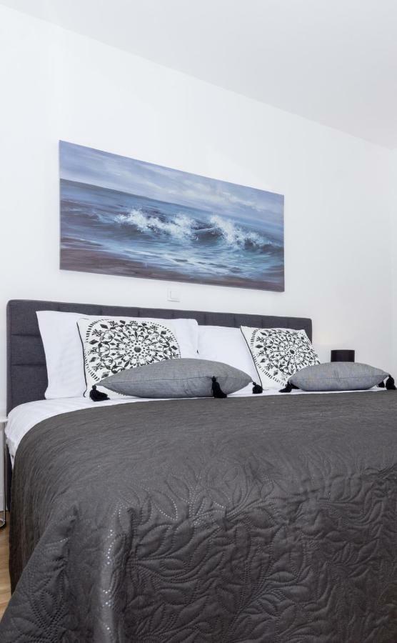 Petra'S Place - Sea View Apartment Слатине Екстериор снимка