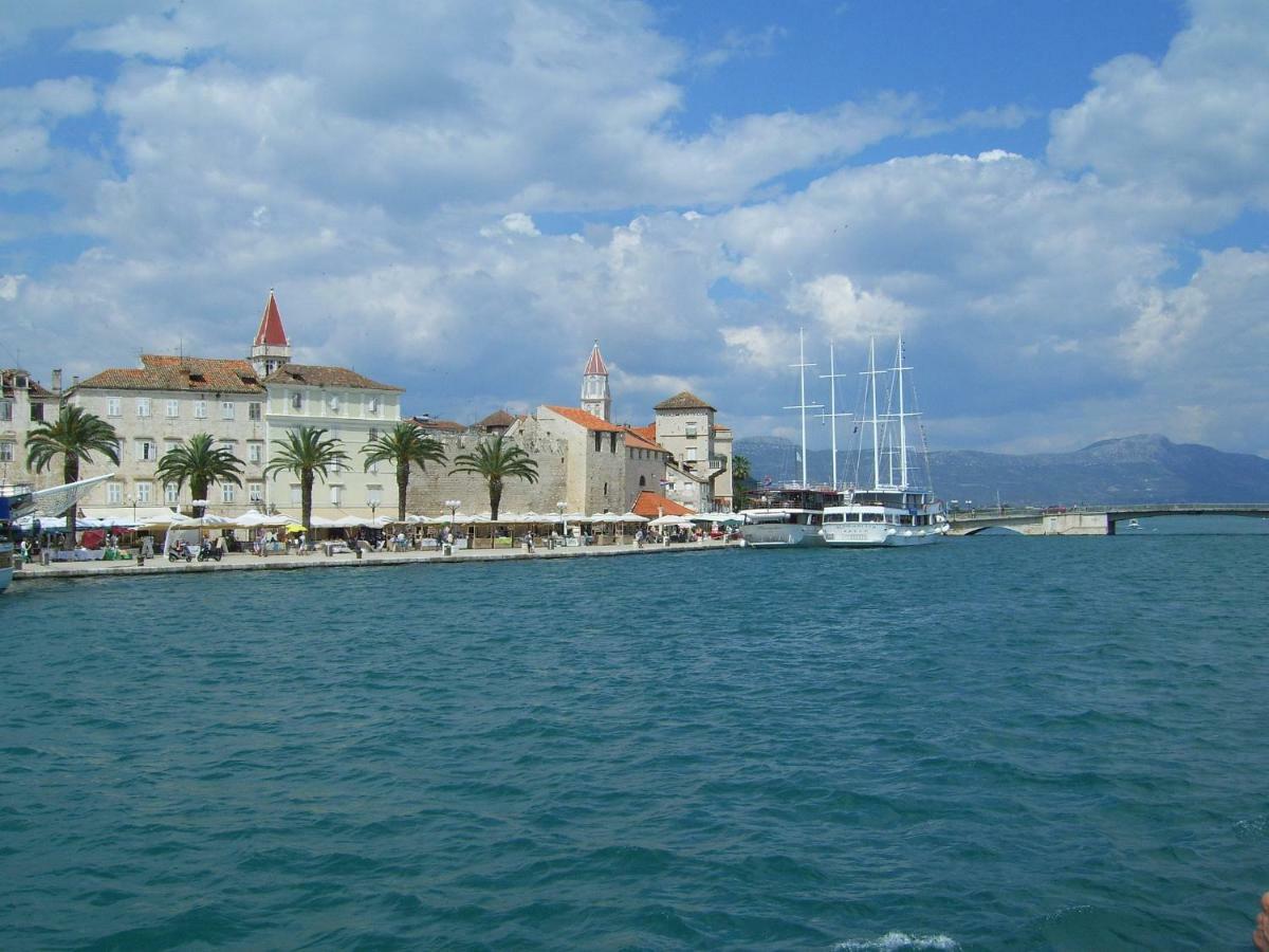 Petra'S Place - Sea View Apartment Слатине Екстериор снимка