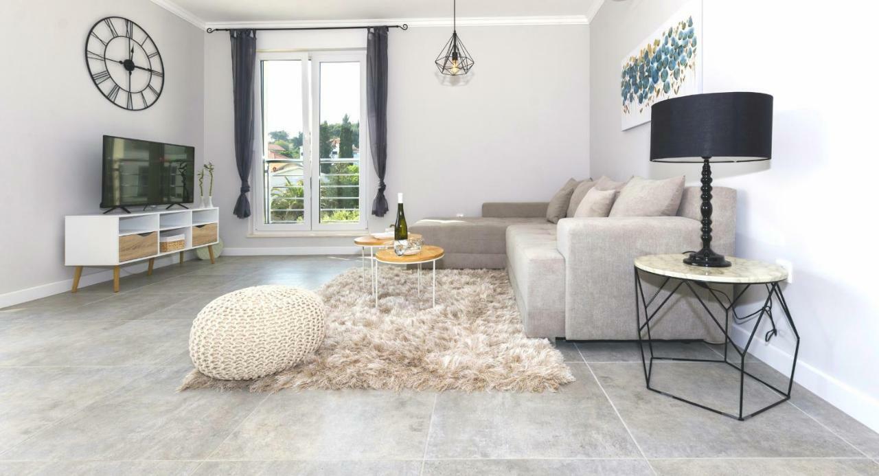 Petra'S Place - Sea View Apartment Слатине Екстериор снимка