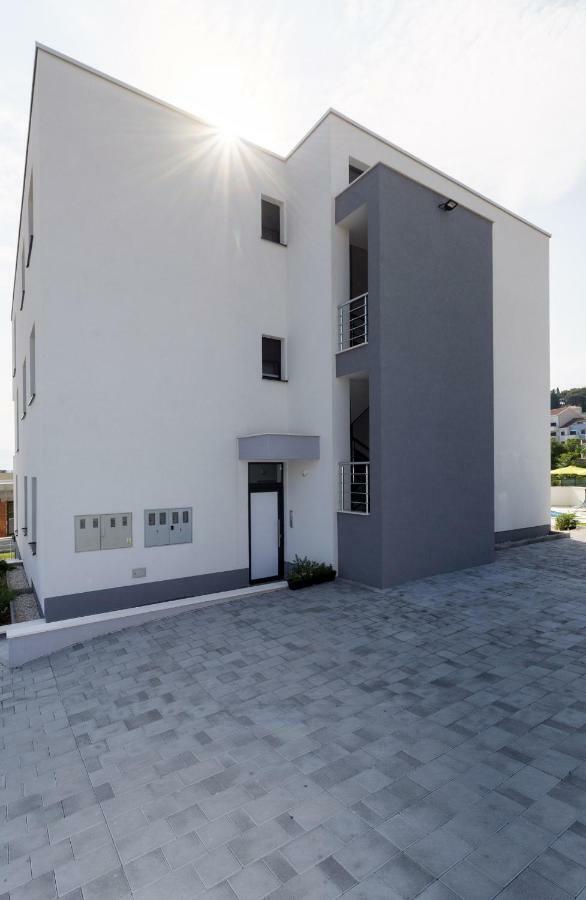 Petra'S Place - Sea View Apartment Слатине Екстериор снимка