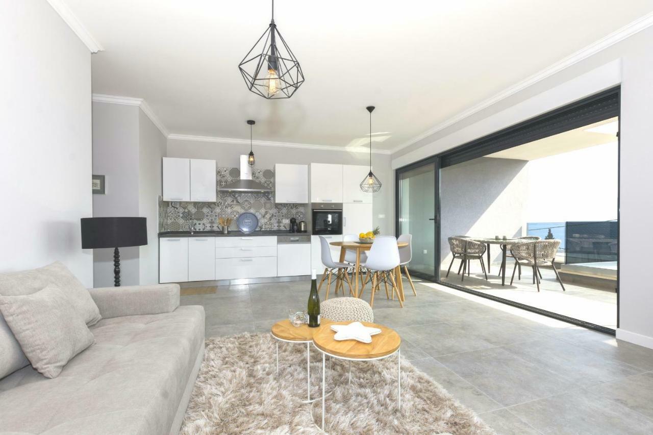 Petra'S Place - Sea View Apartment Слатине Екстериор снимка