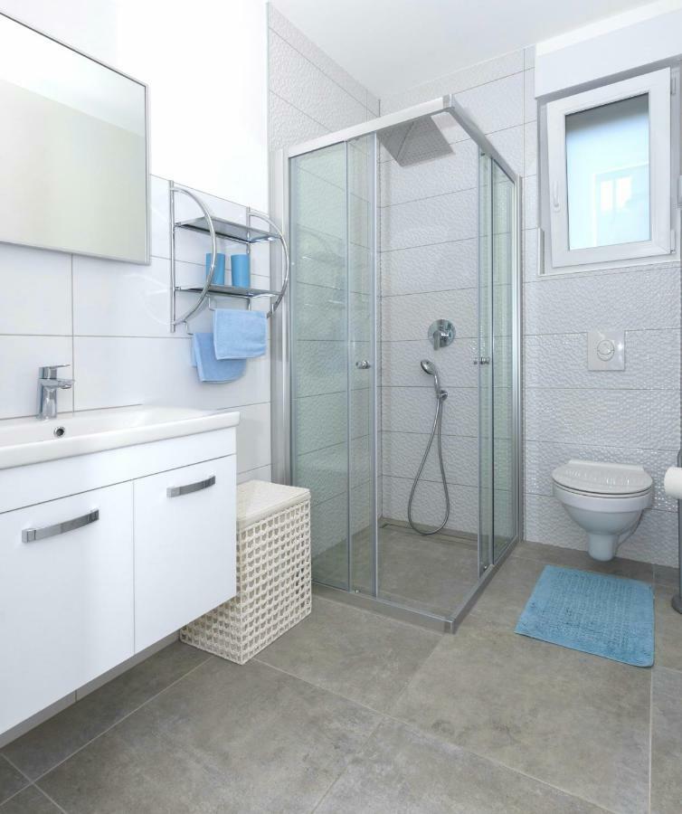 Petra'S Place - Sea View Apartment Слатине Екстериор снимка