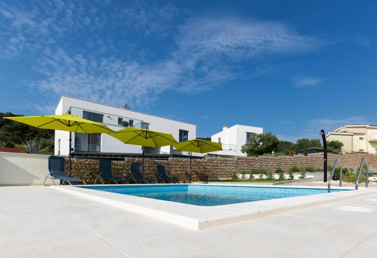 Petra'S Place - Sea View Apartment Слатине Екстериор снимка