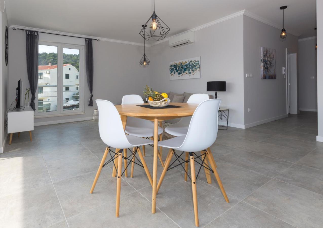 Petra'S Place - Sea View Apartment Слатине Екстериор снимка