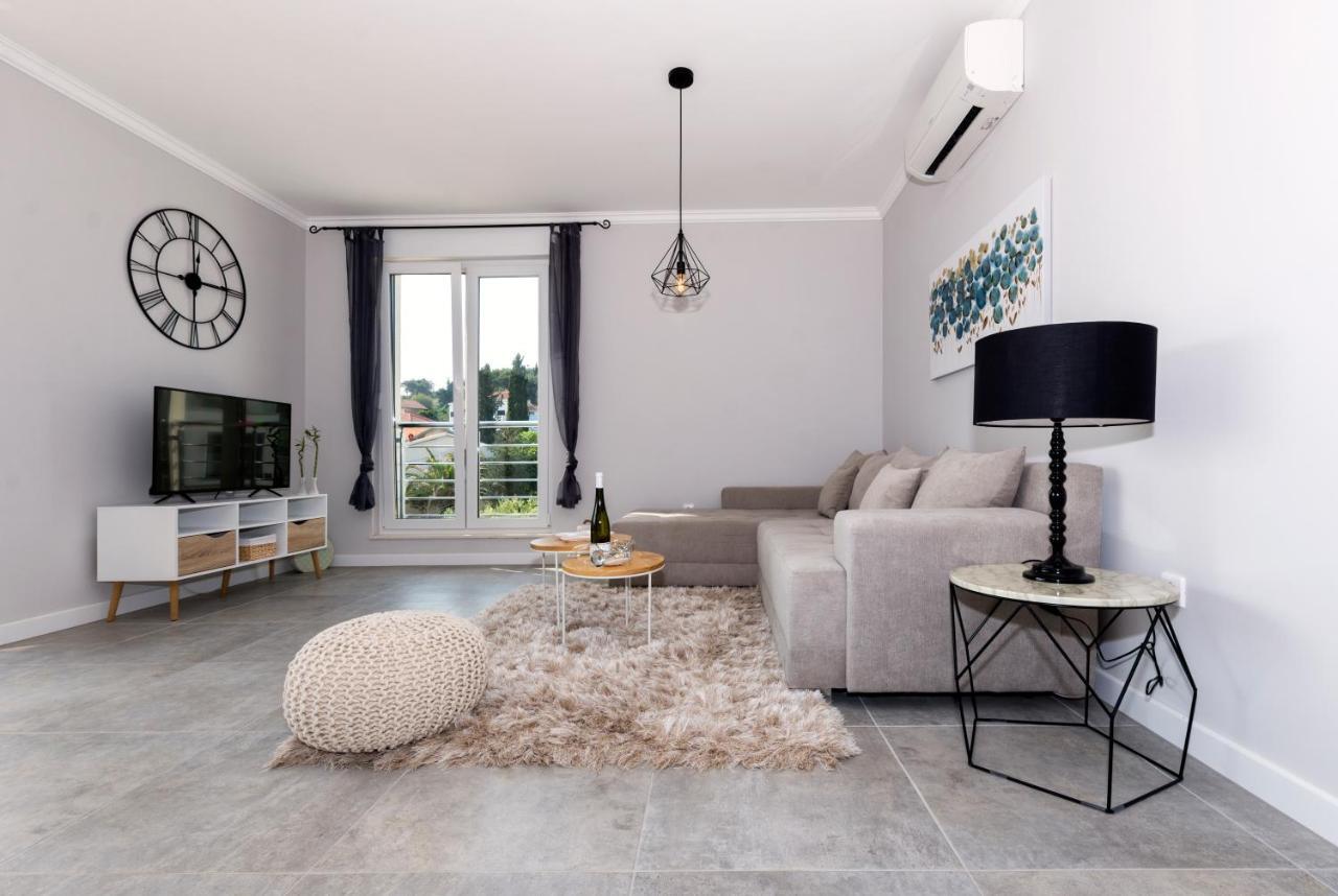 Petra'S Place - Sea View Apartment Слатине Екстериор снимка