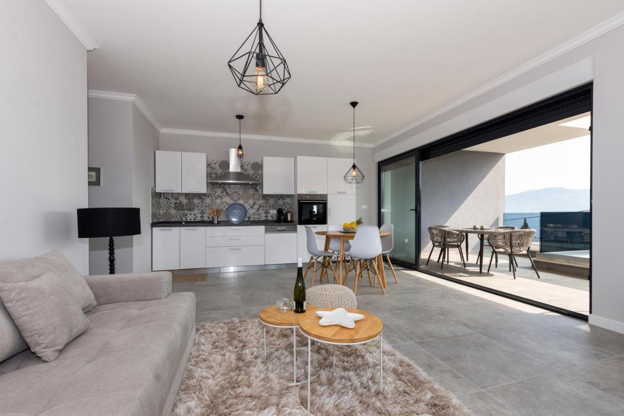 Petra'S Place - Sea View Apartment Слатине Екстериор снимка