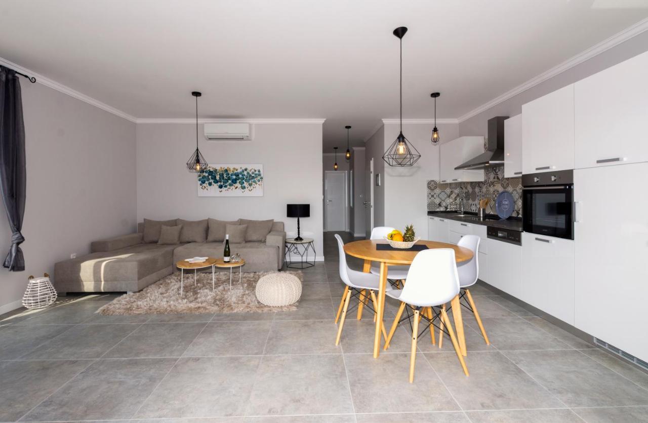 Petra'S Place - Sea View Apartment Слатине Екстериор снимка