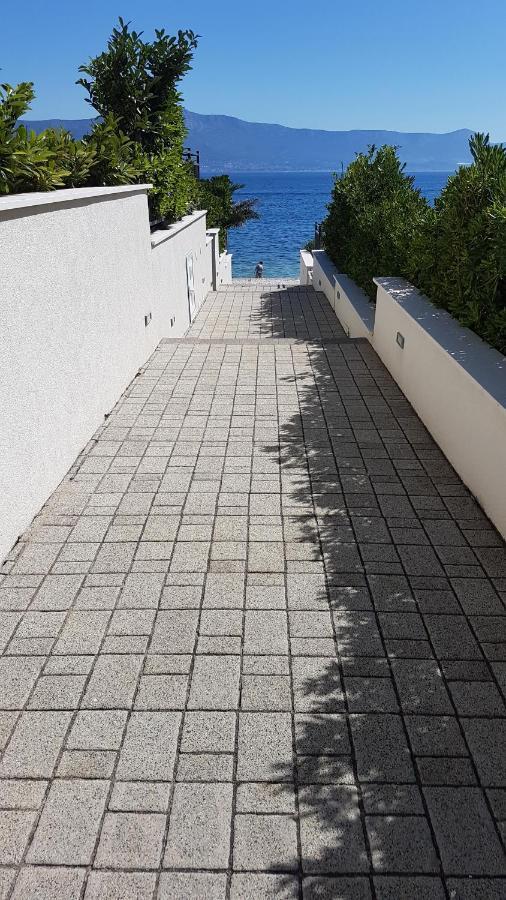 Petra'S Place - Sea View Apartment Слатине Екстериор снимка